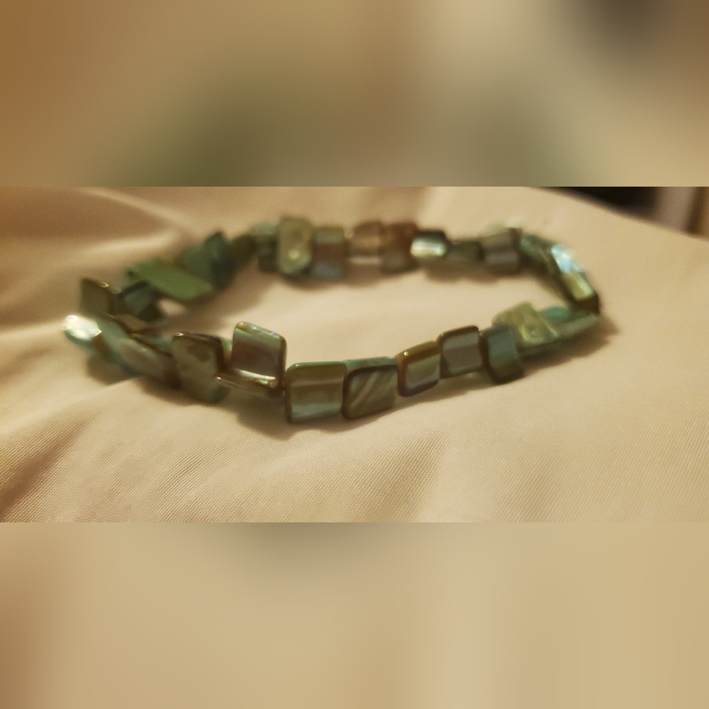 Shell 🐚 Handmade Stretch Bracelet - Picture 3 of 4